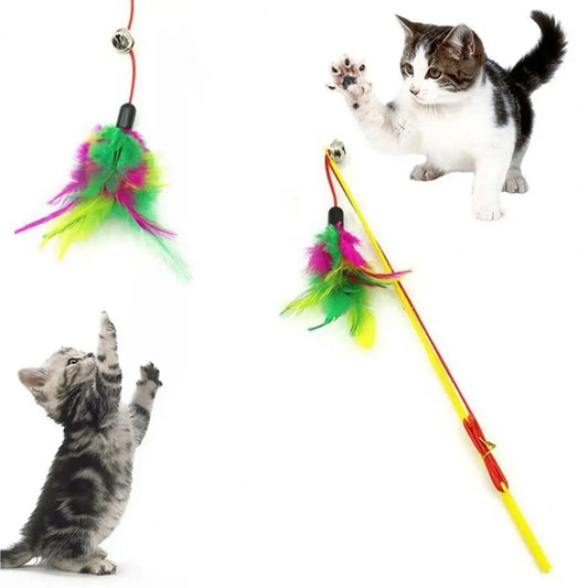 Katzenspielzeug mit Federn und Glöckchen